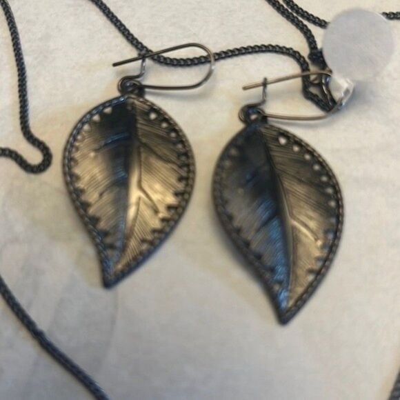 Handcrafted Leaf Pendant Necklace and Earring Set - Picture 2 of 2